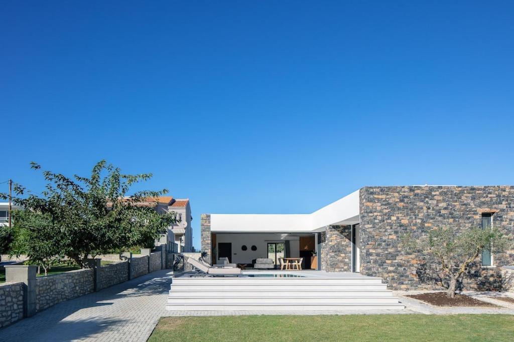 Black Caviar Asproulianoi Exterior photo